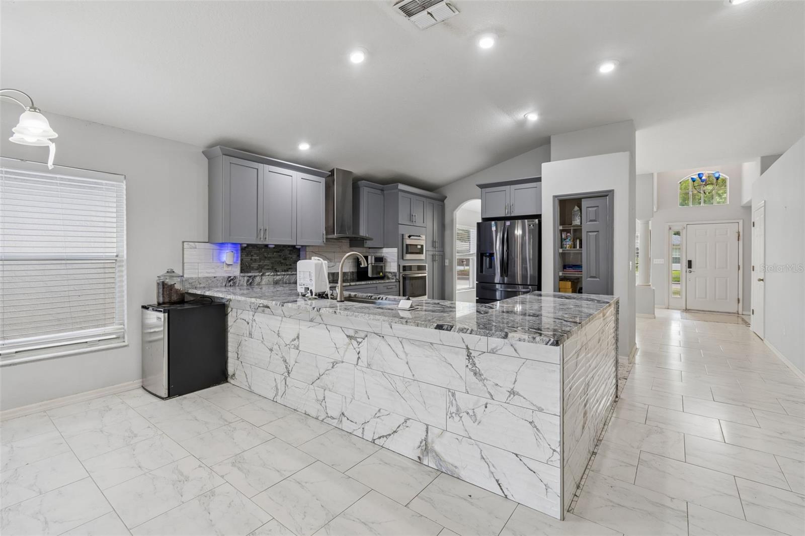 WHISPERING OAKS - Residential