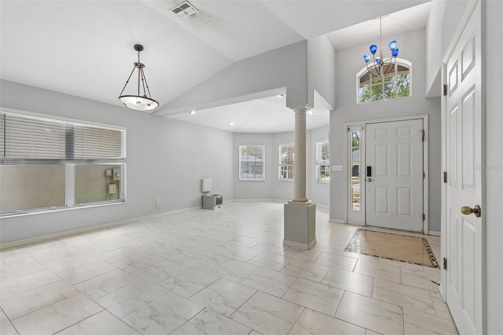 WHISPERING OAKS - Residential