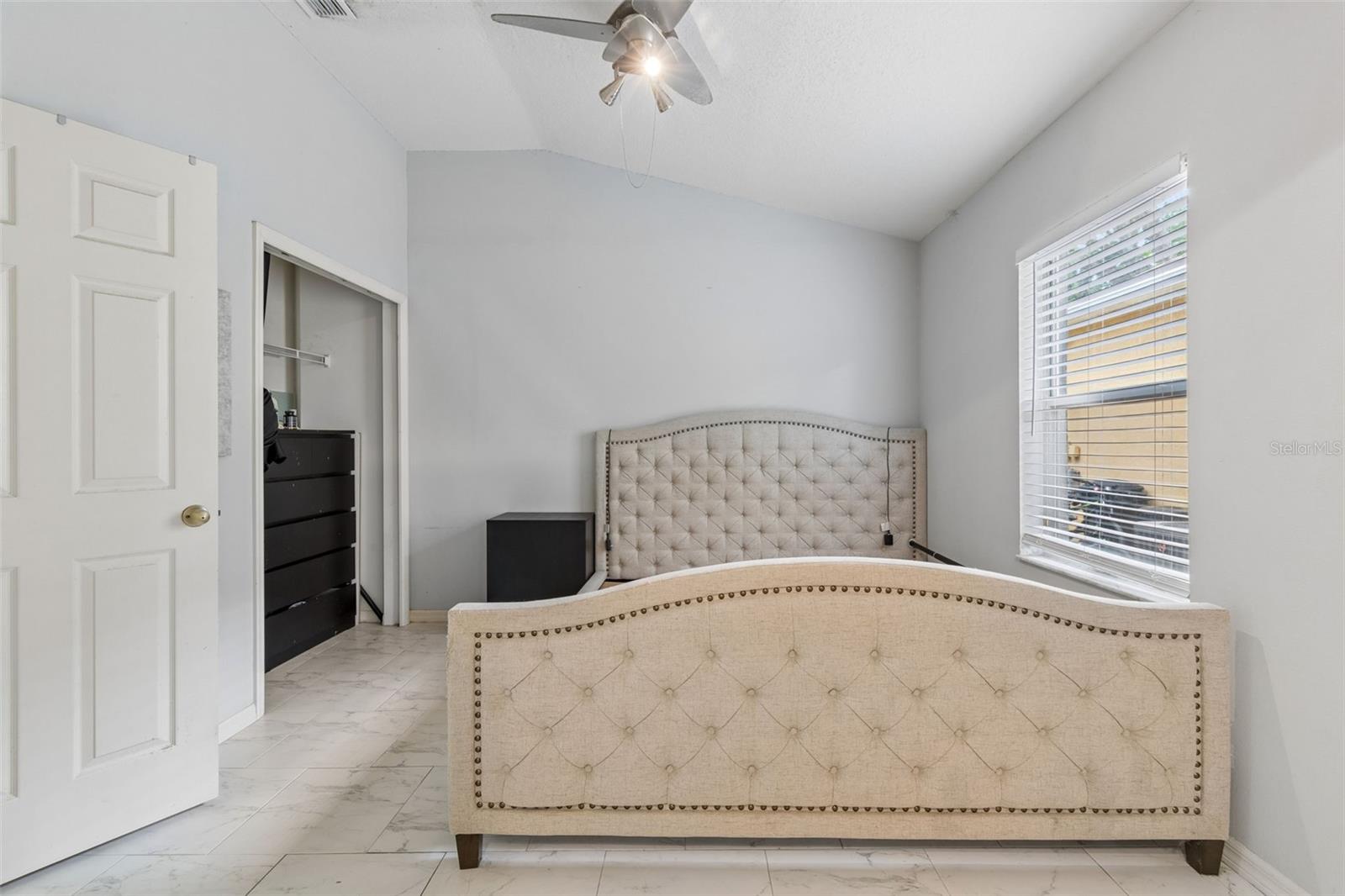 WHISPERING OAKS - Residential