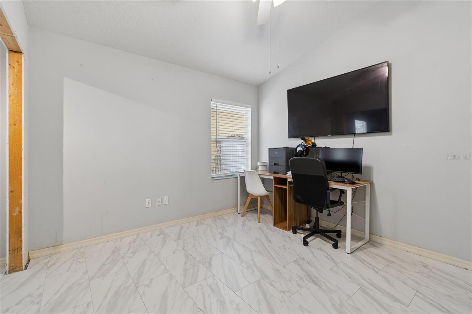 WHISPERING OAKS - Residential