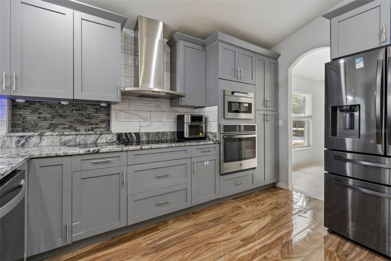 WHISPERING OAKS - Residential