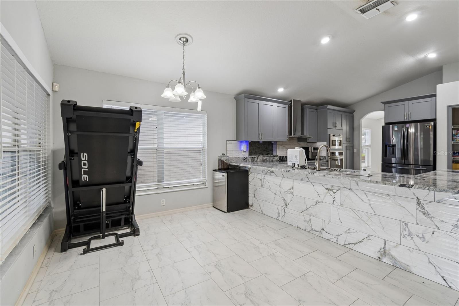 WHISPERING OAKS - Residential