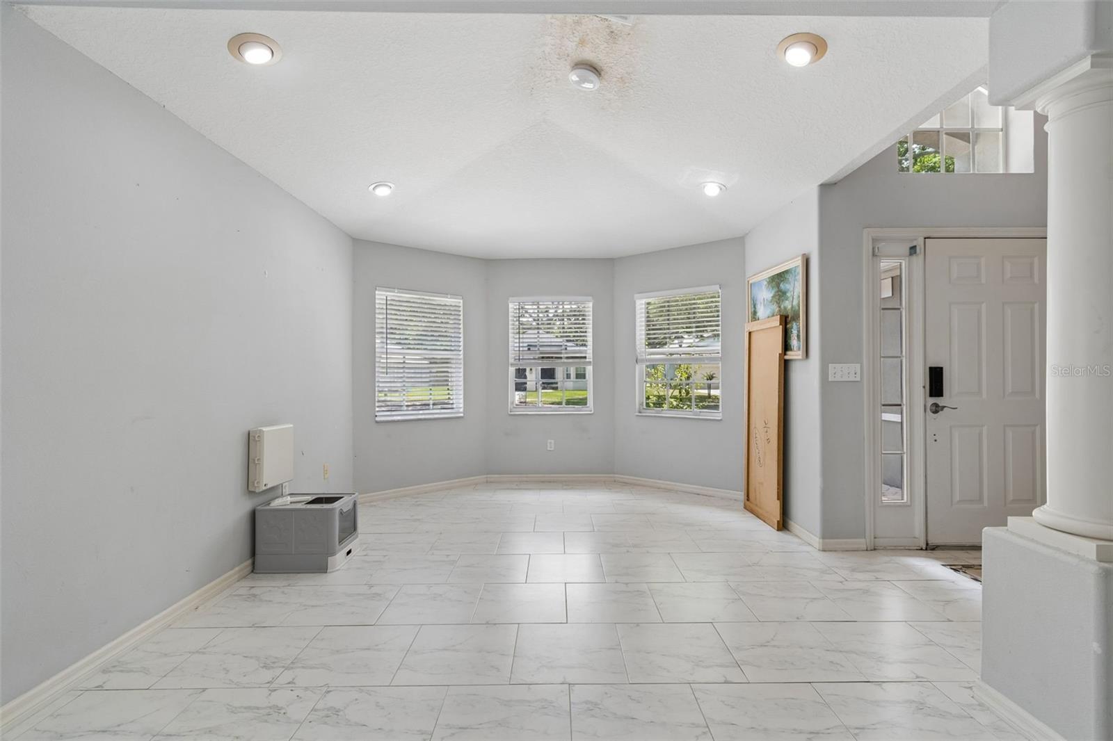 WHISPERING OAKS - Residential