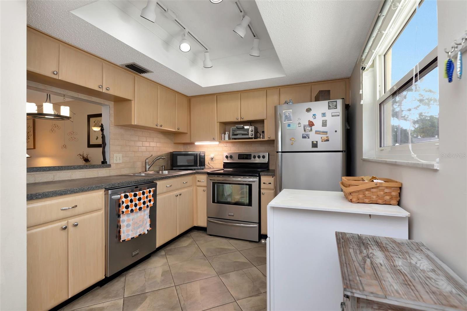 HEATHER HILL APTS - Residential