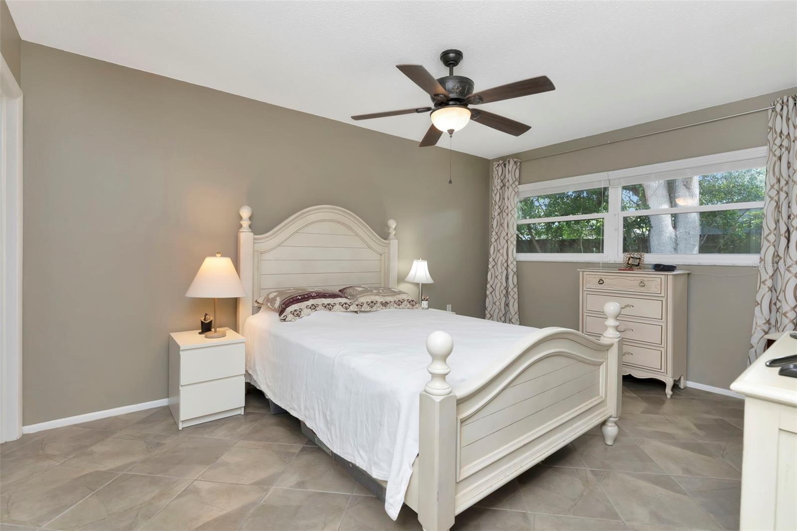 HEATHER HILL APTS - Residential