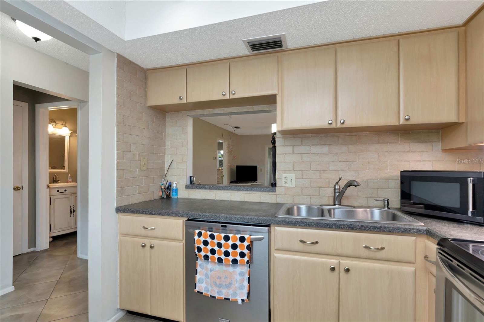HEATHER HILL APTS - Residential