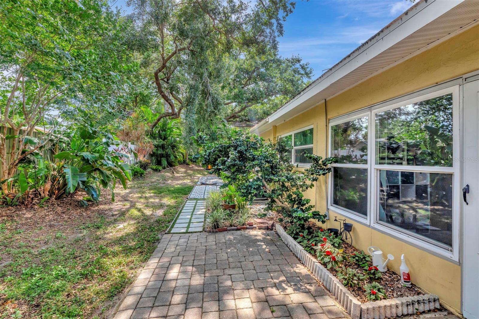 HEATHER HILL APTS - Residential