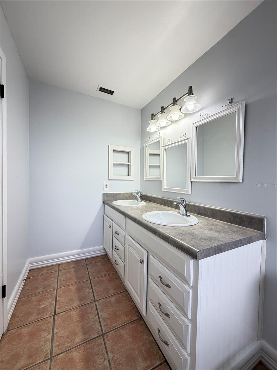 HUNTERS TRACE - Residential