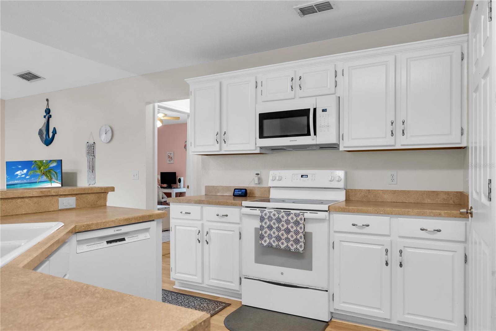 COUNTRY CLUB OAKS - Residential