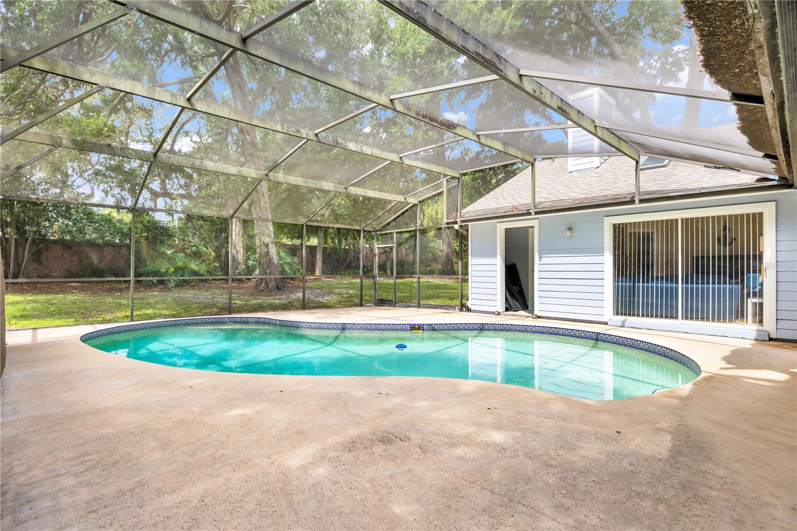 COUNTRY CLUB OAKS - Residential