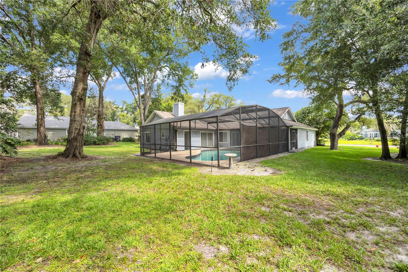 COUNTRY CLUB OAKS - Residential