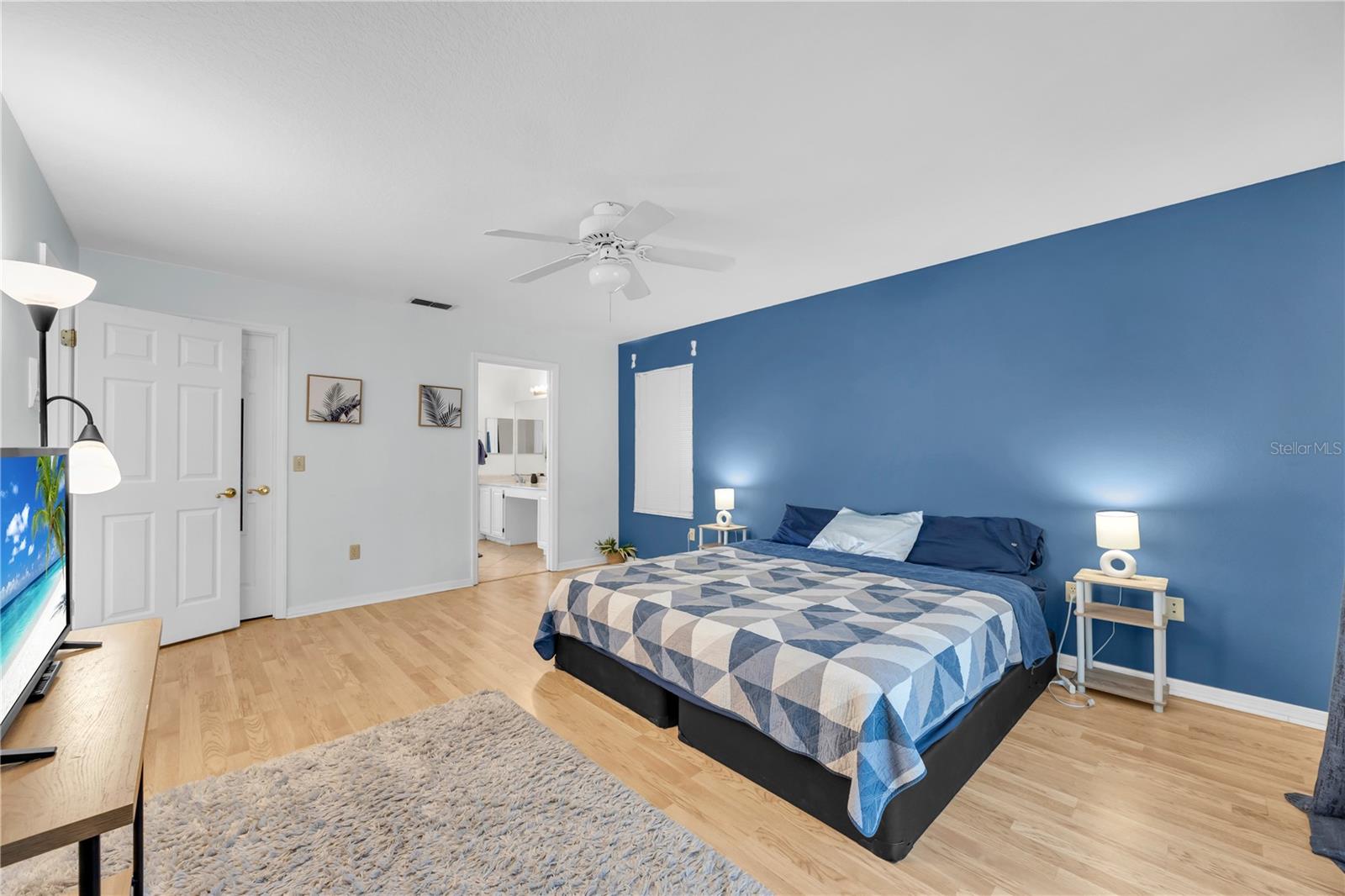 COUNTRY CLUB OAKS - Residential