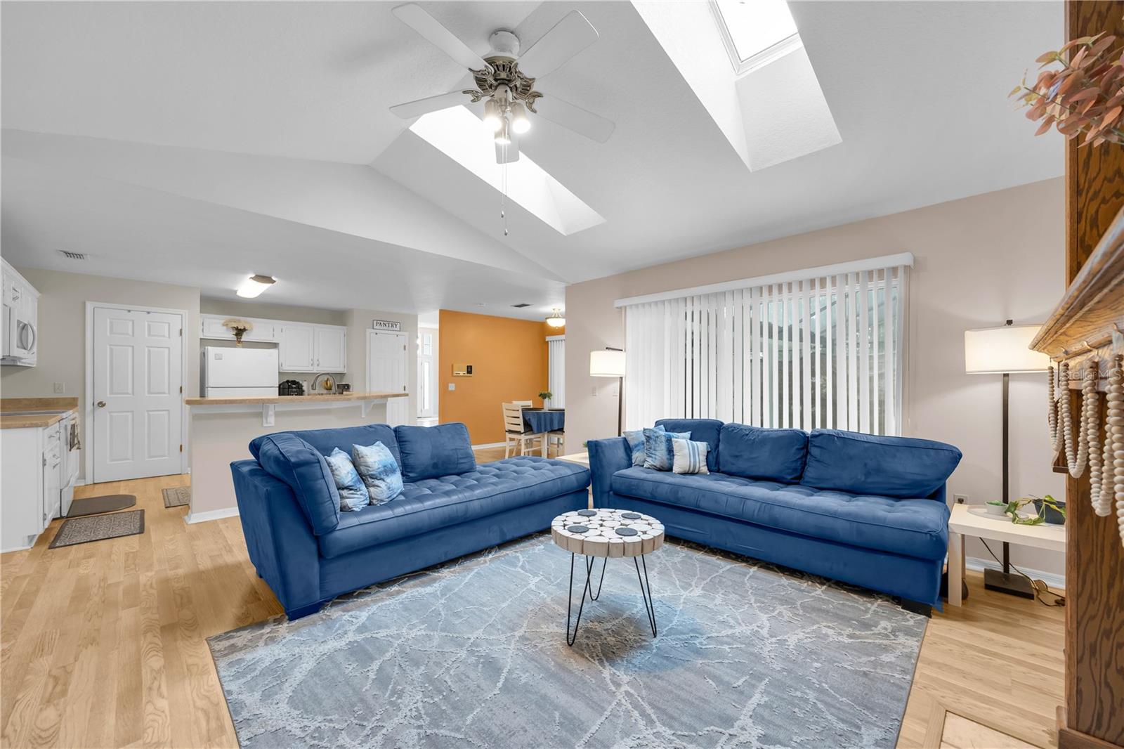 COUNTRY CLUB OAKS - Residential