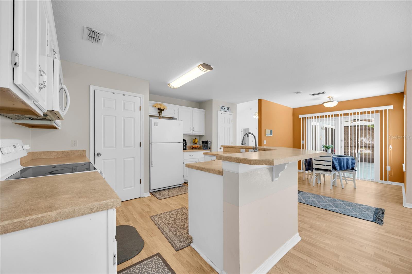 COUNTRY CLUB OAKS - Residential