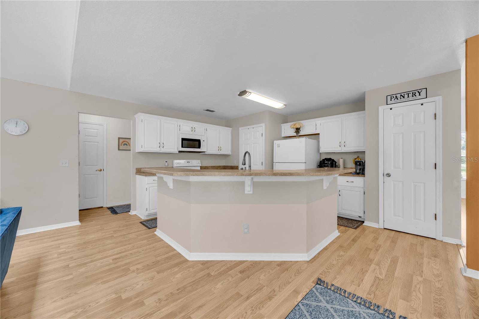COUNTRY CLUB OAKS - Residential