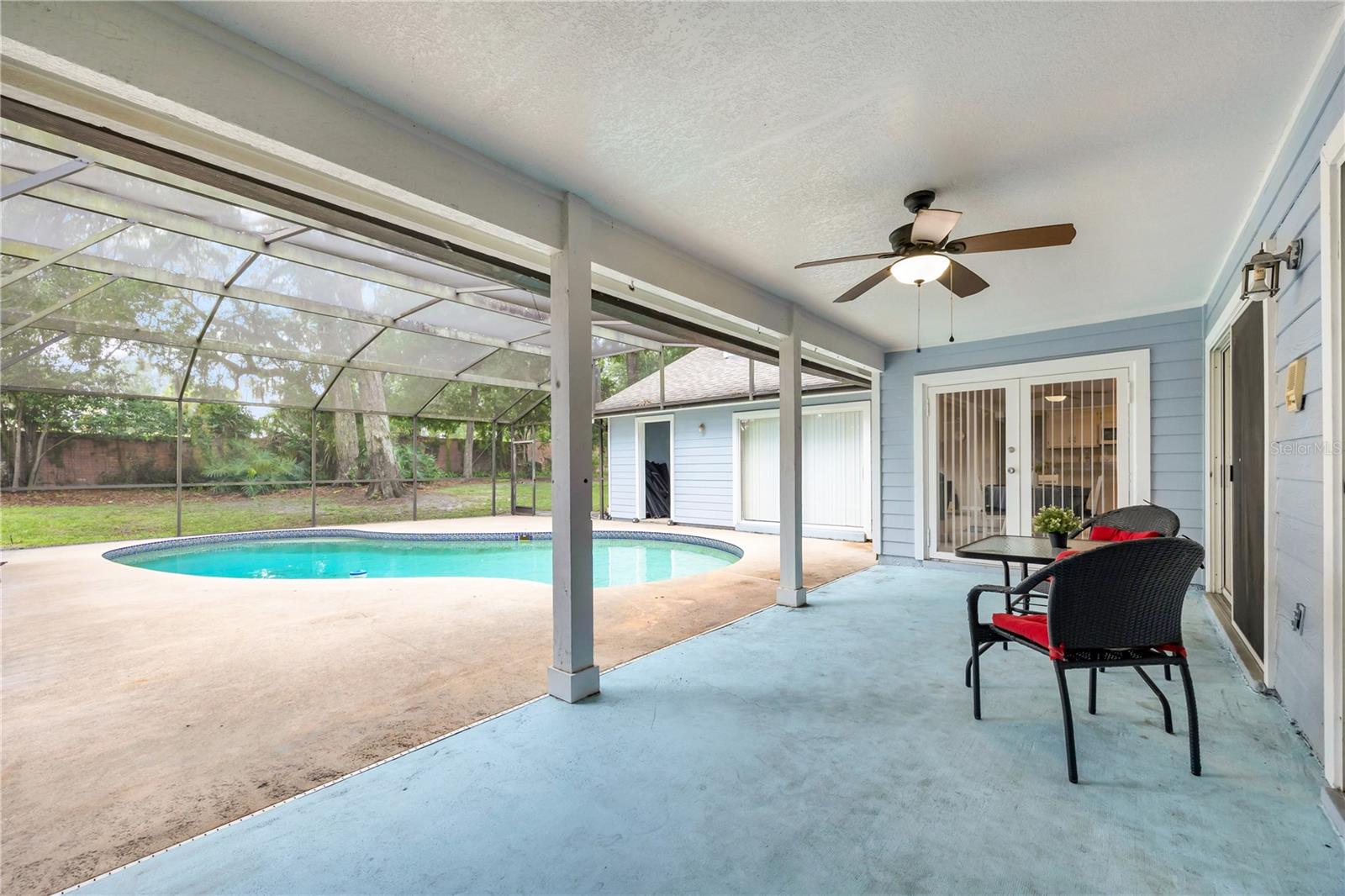 COUNTRY CLUB OAKS - Residential