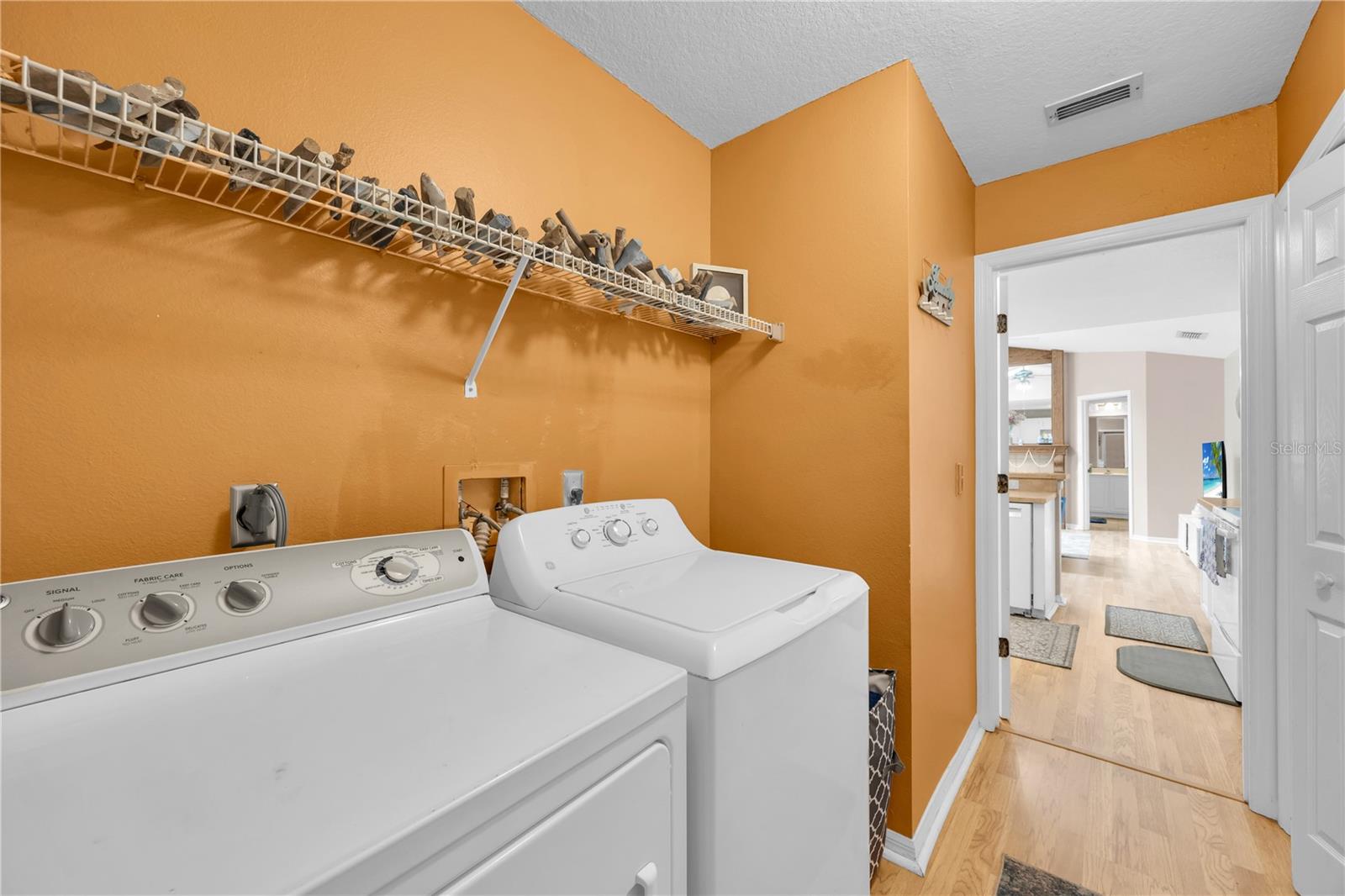 COUNTRY CLUB OAKS - Residential