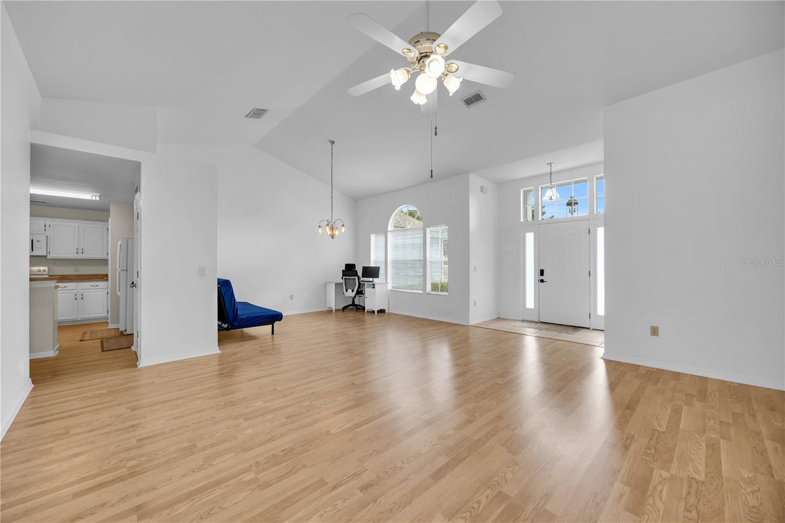 COUNTRY CLUB OAKS - Residential