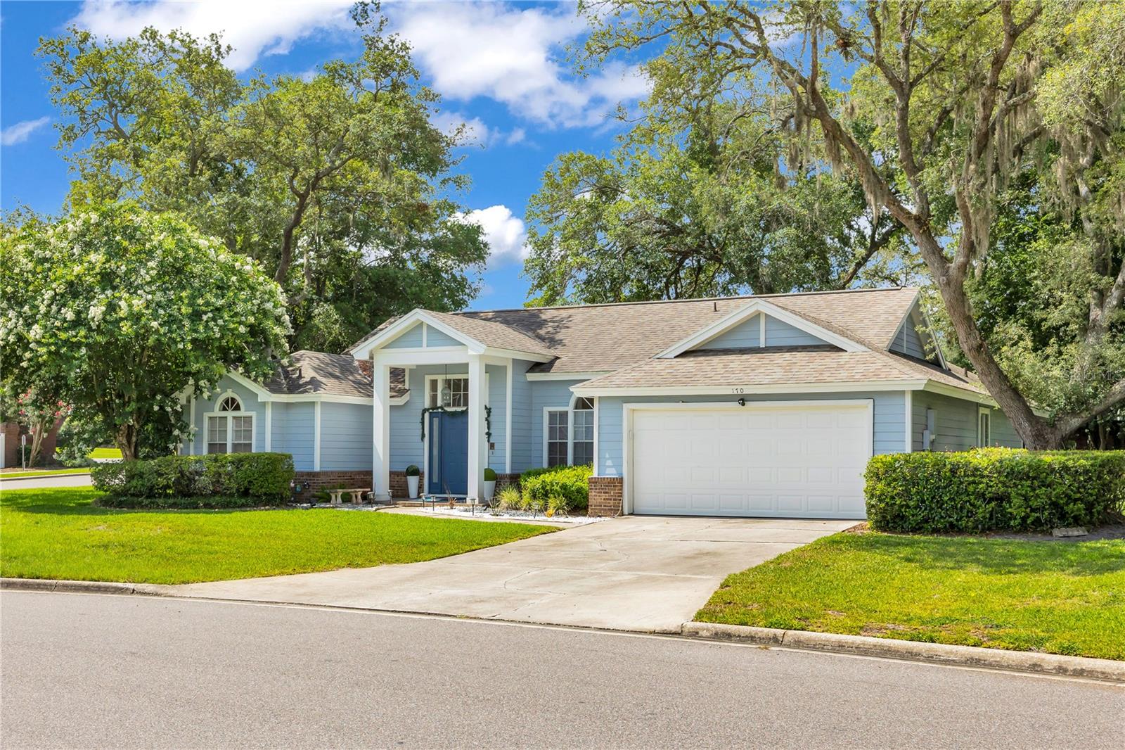 COUNTRY CLUB OAKS - Residential
