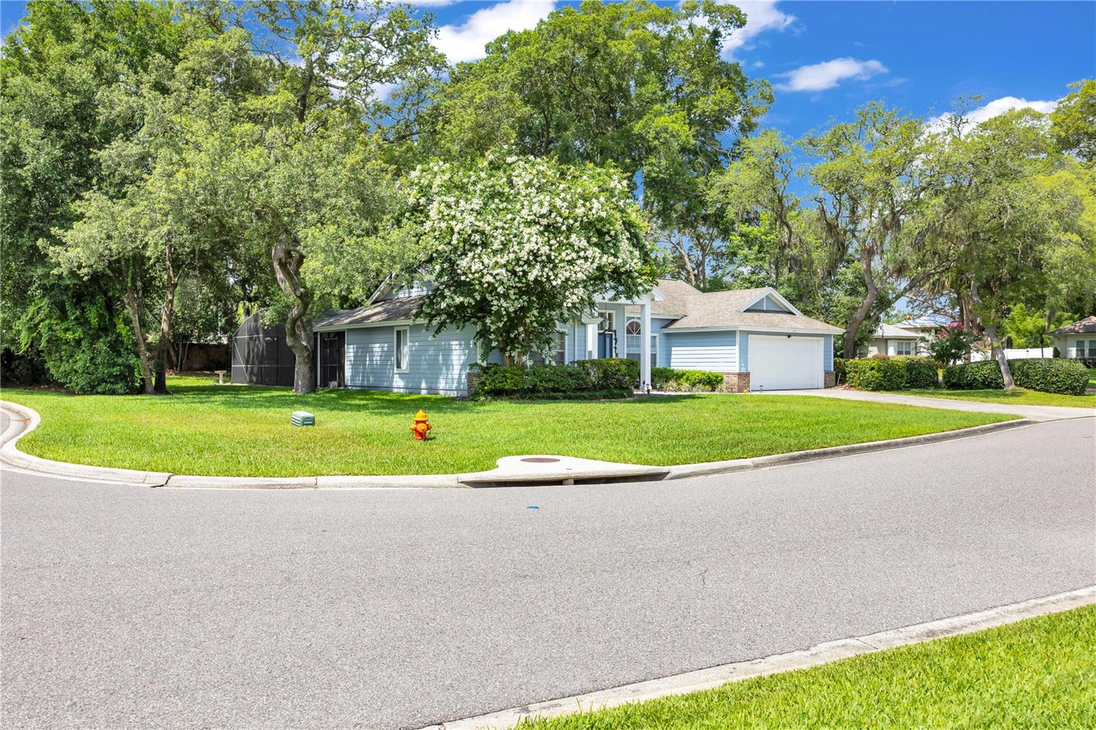 COUNTRY CLUB OAKS - Residential