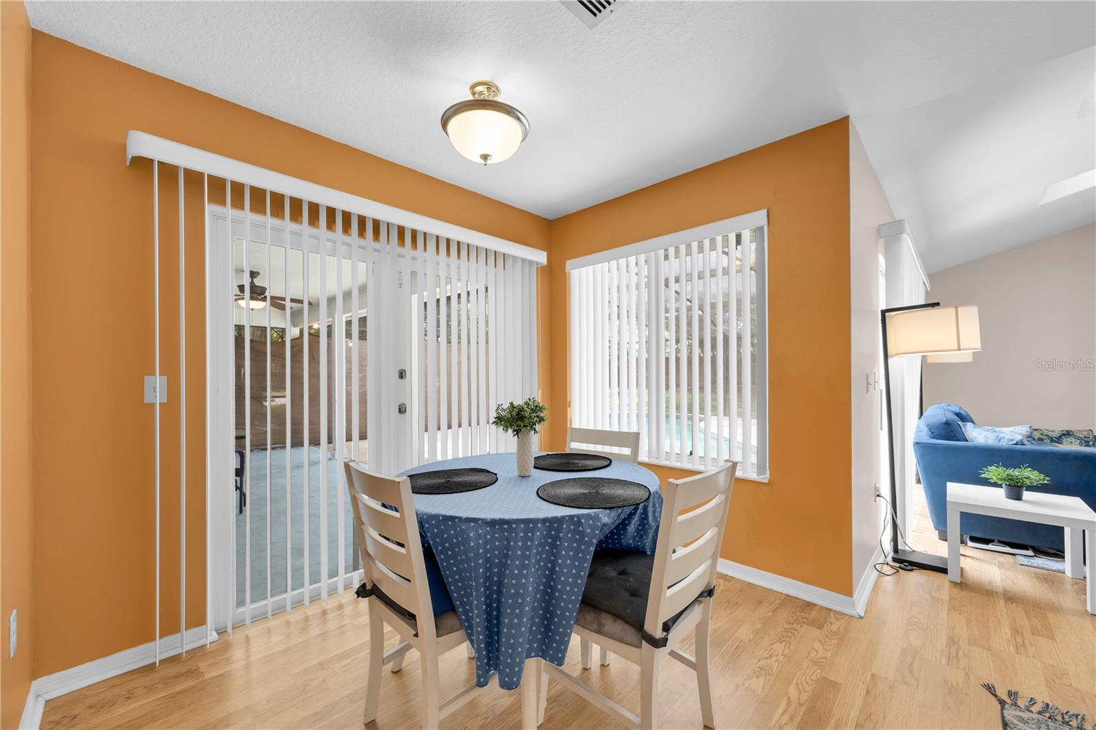 COUNTRY CLUB OAKS - Residential
