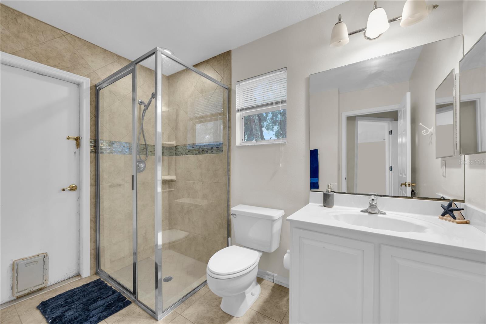 COUNTRY CLUB OAKS - Residential