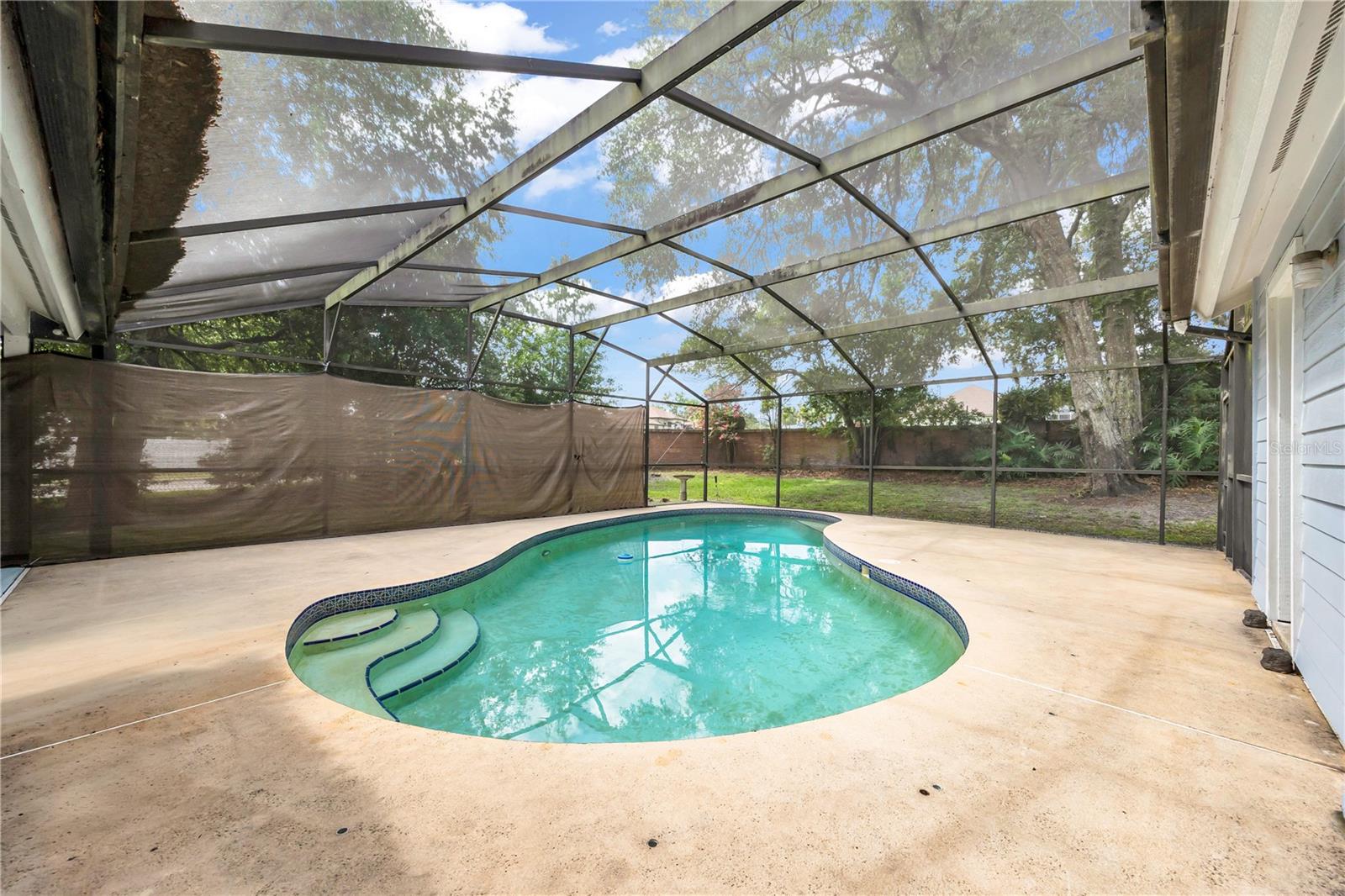 COUNTRY CLUB OAKS - Residential
