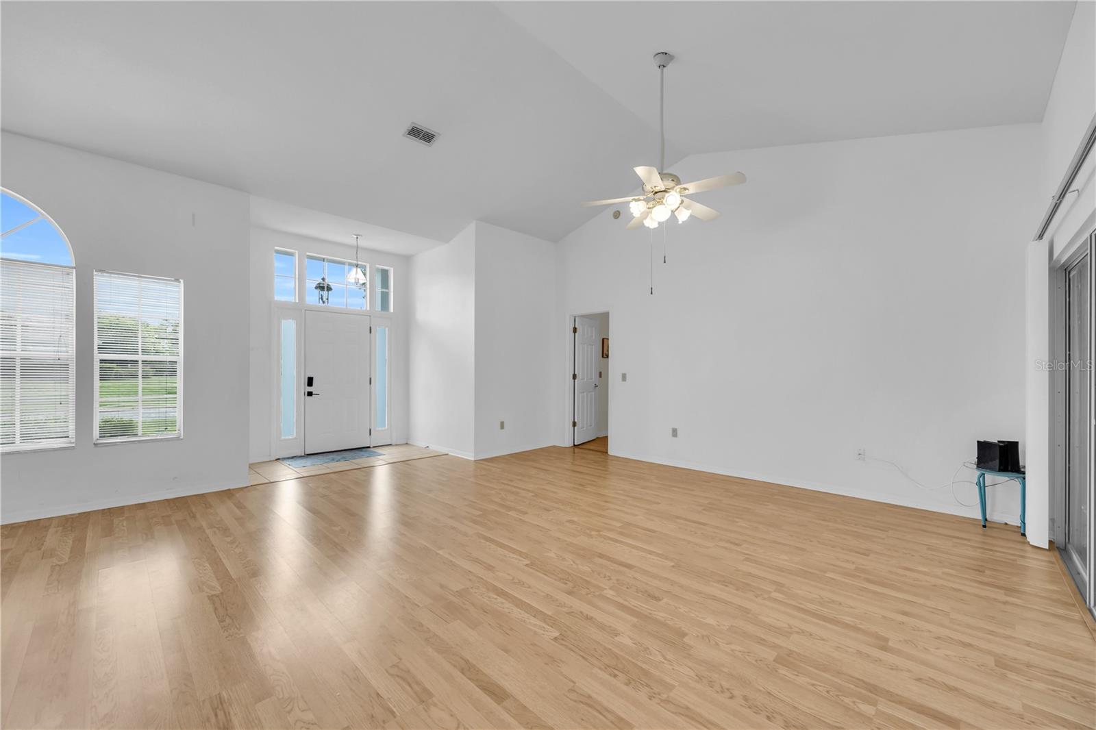 COUNTRY CLUB OAKS - Residential