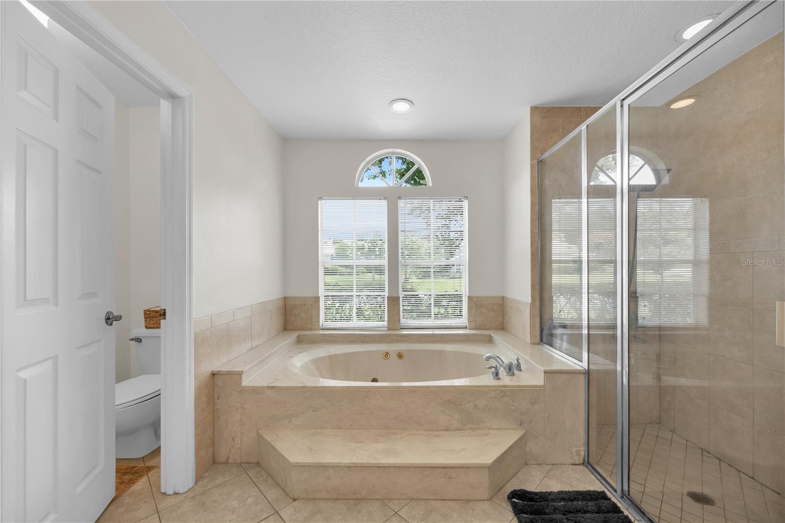 COUNTRY CLUB OAKS - Residential