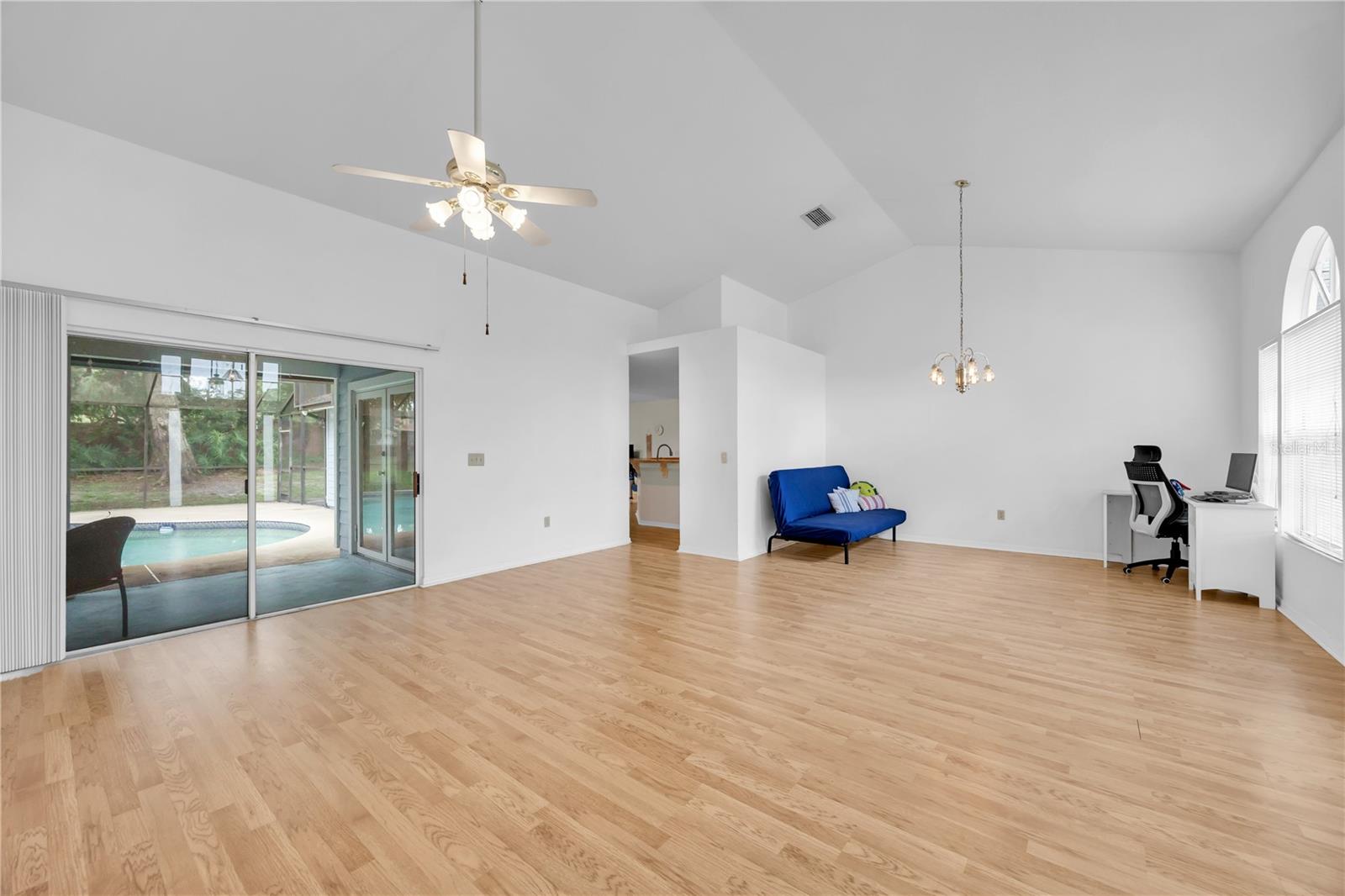 COUNTRY CLUB OAKS - Residential