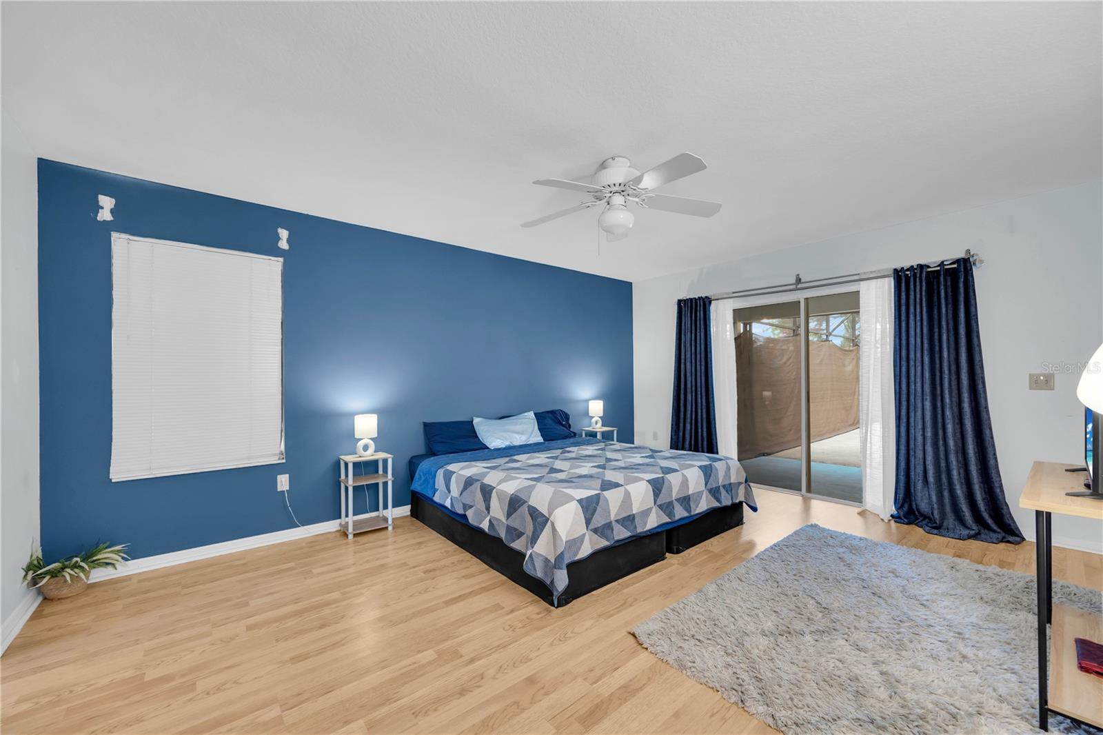 COUNTRY CLUB OAKS - Residential