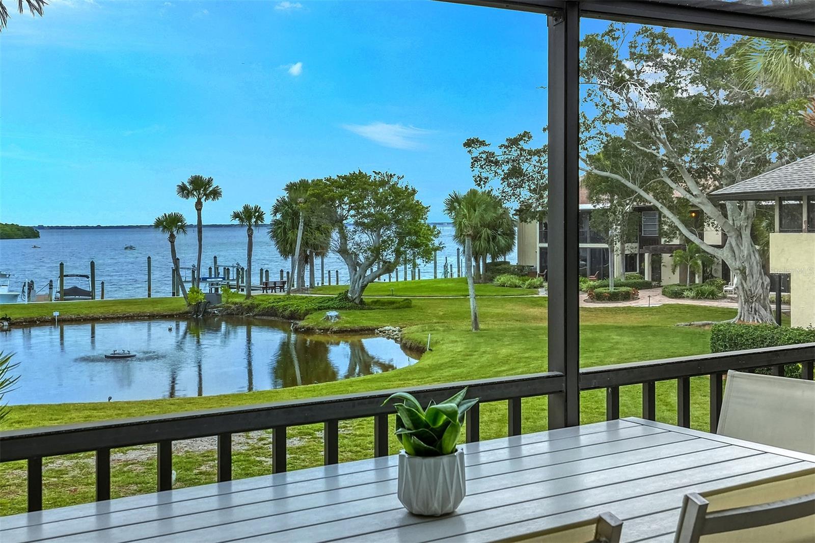 PELICAN HARBOUR & BEACH CLUB - Residential