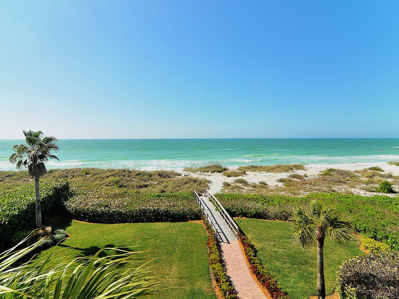 PELICAN HARBOUR & BEACH CLUB - Residential