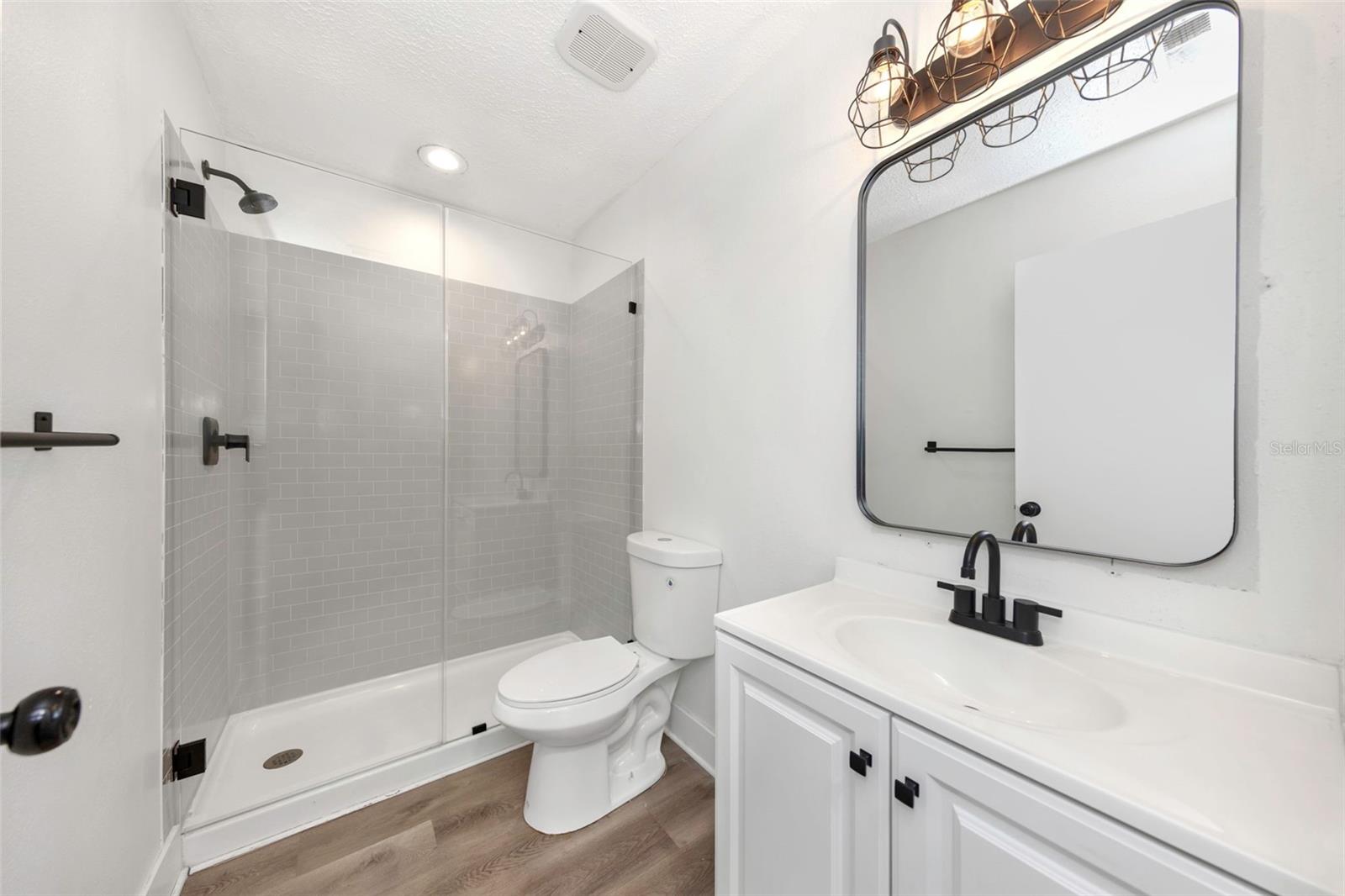 LAKE PADGETT ESTATES - Residential Lease