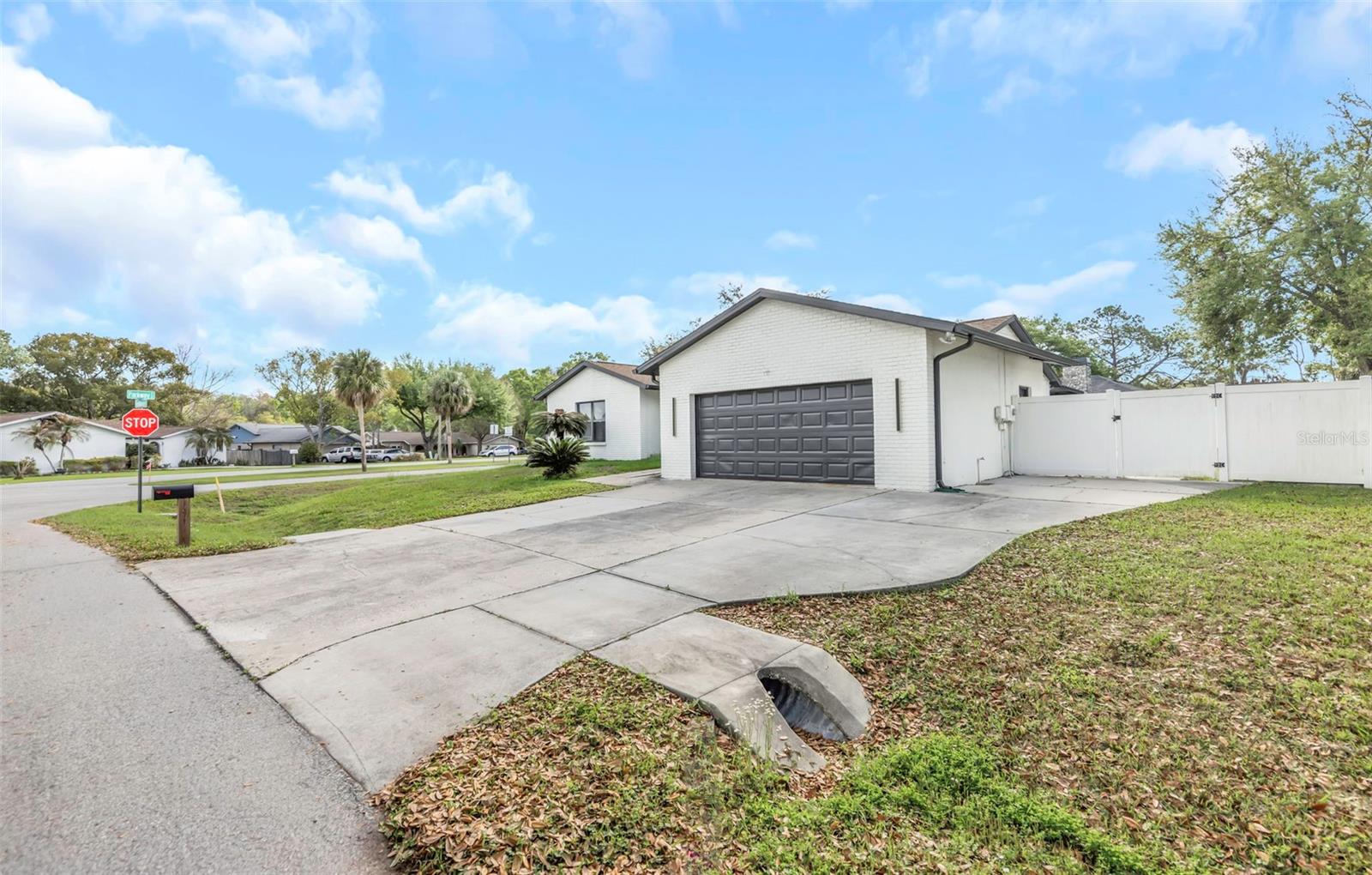 LAKE PADGETT ESTATES - Residential Lease
