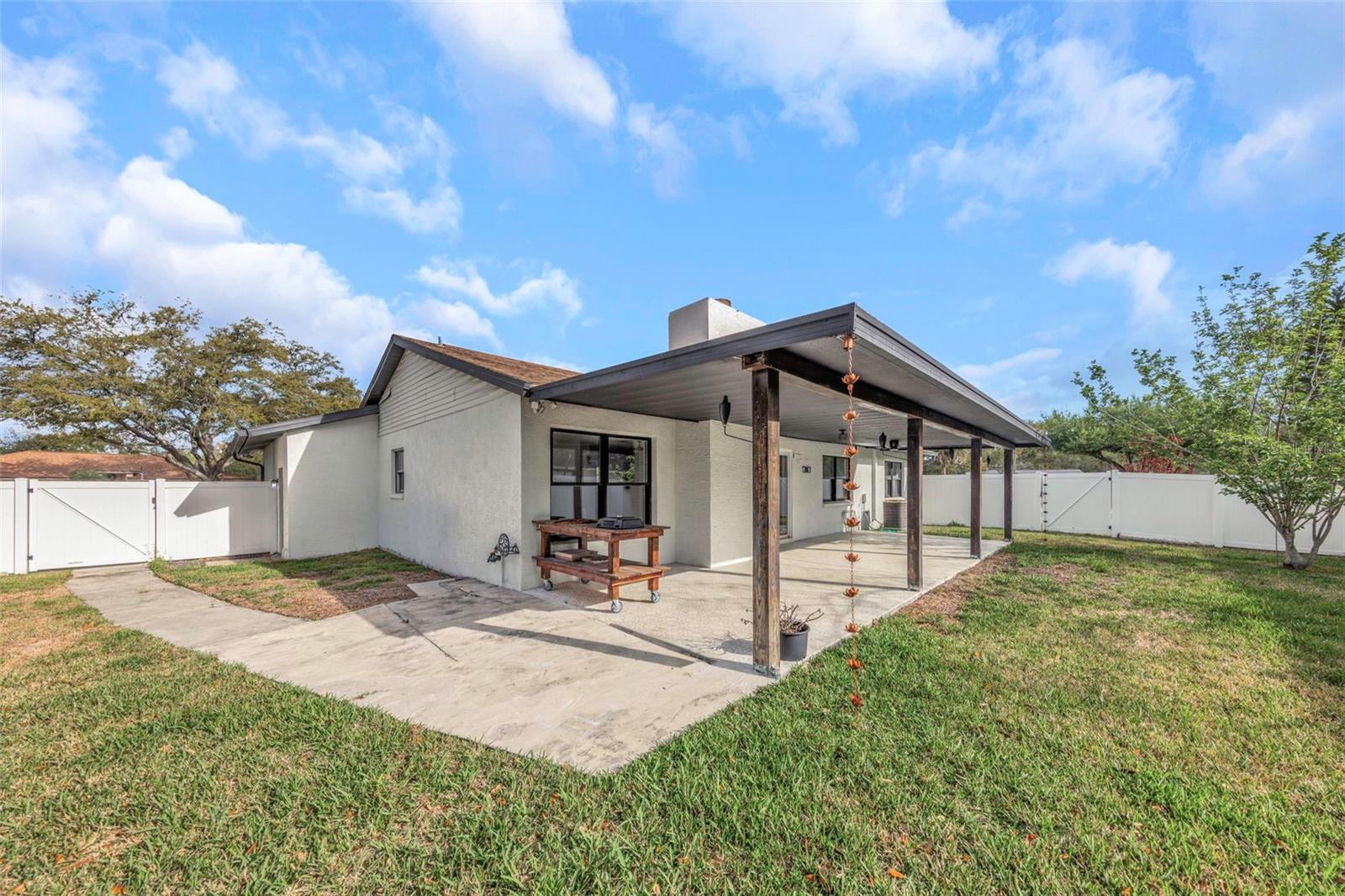 LAKE PADGETT ESTATES - Residential Lease