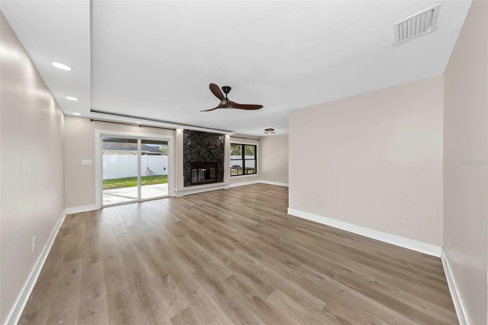 LAKE PADGETT ESTATES - Residential Lease