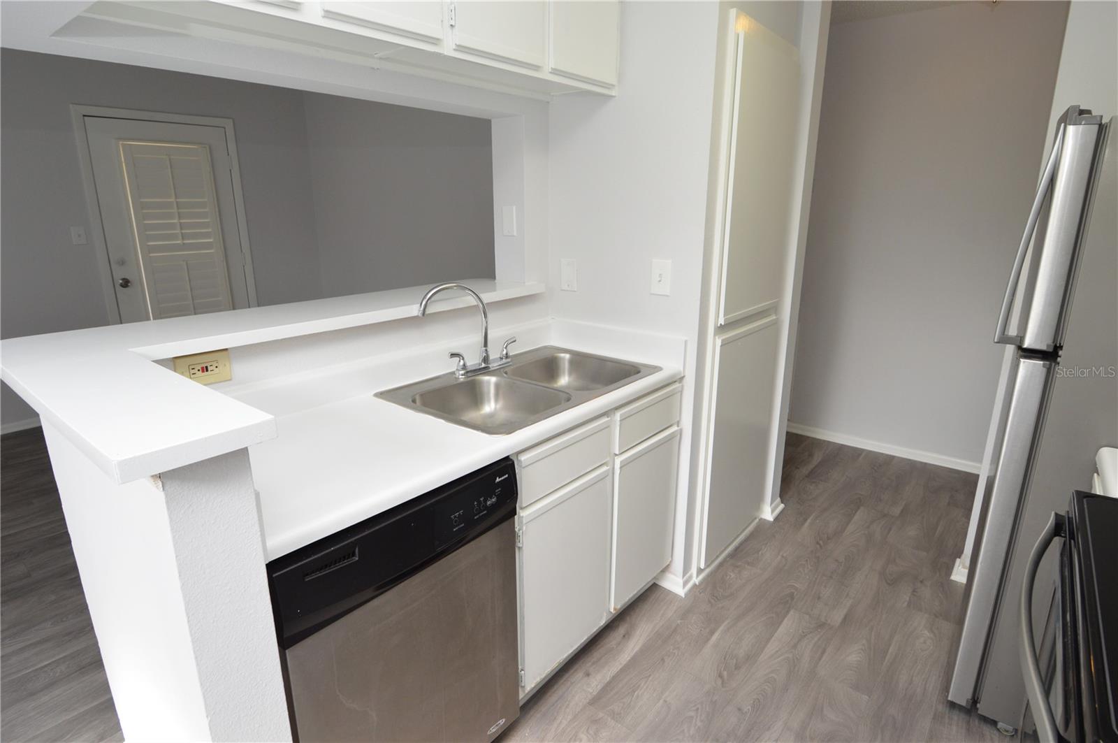 THE GRAND RESERVE CONDO - Residential Lease