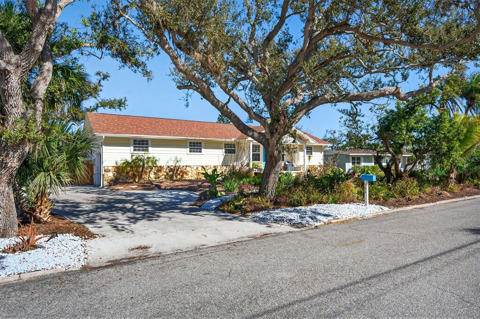 BAY POINT CORR OF - Residential