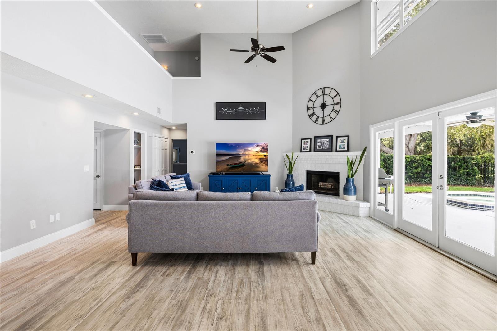 THE MANORS OF CRYSTAL LAKES - Residential