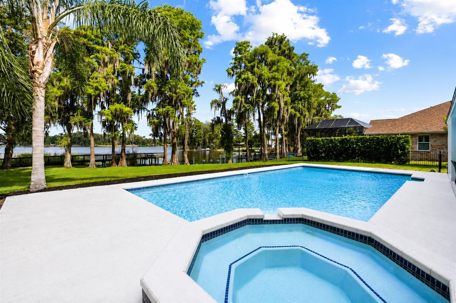 THE MANORS OF CRYSTAL LAKES - Residential