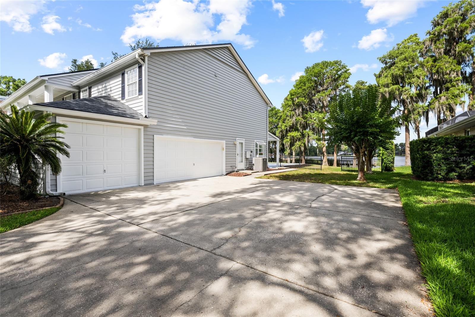 THE MANORS OF CRYSTAL LAKES - Residential