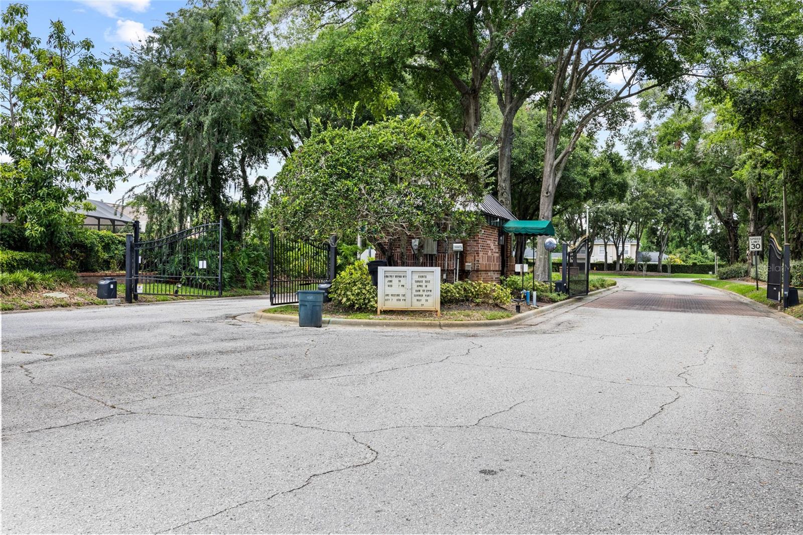 THE MANORS OF CRYSTAL LAKES - Residential