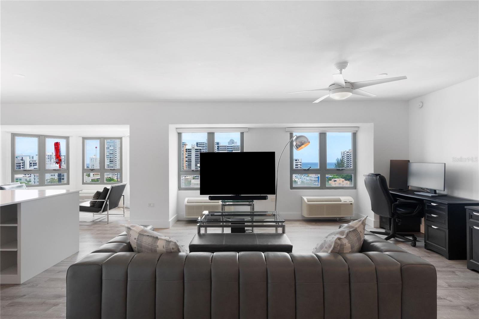 CONDOMINIO GALLERY PLAZA - Residential
