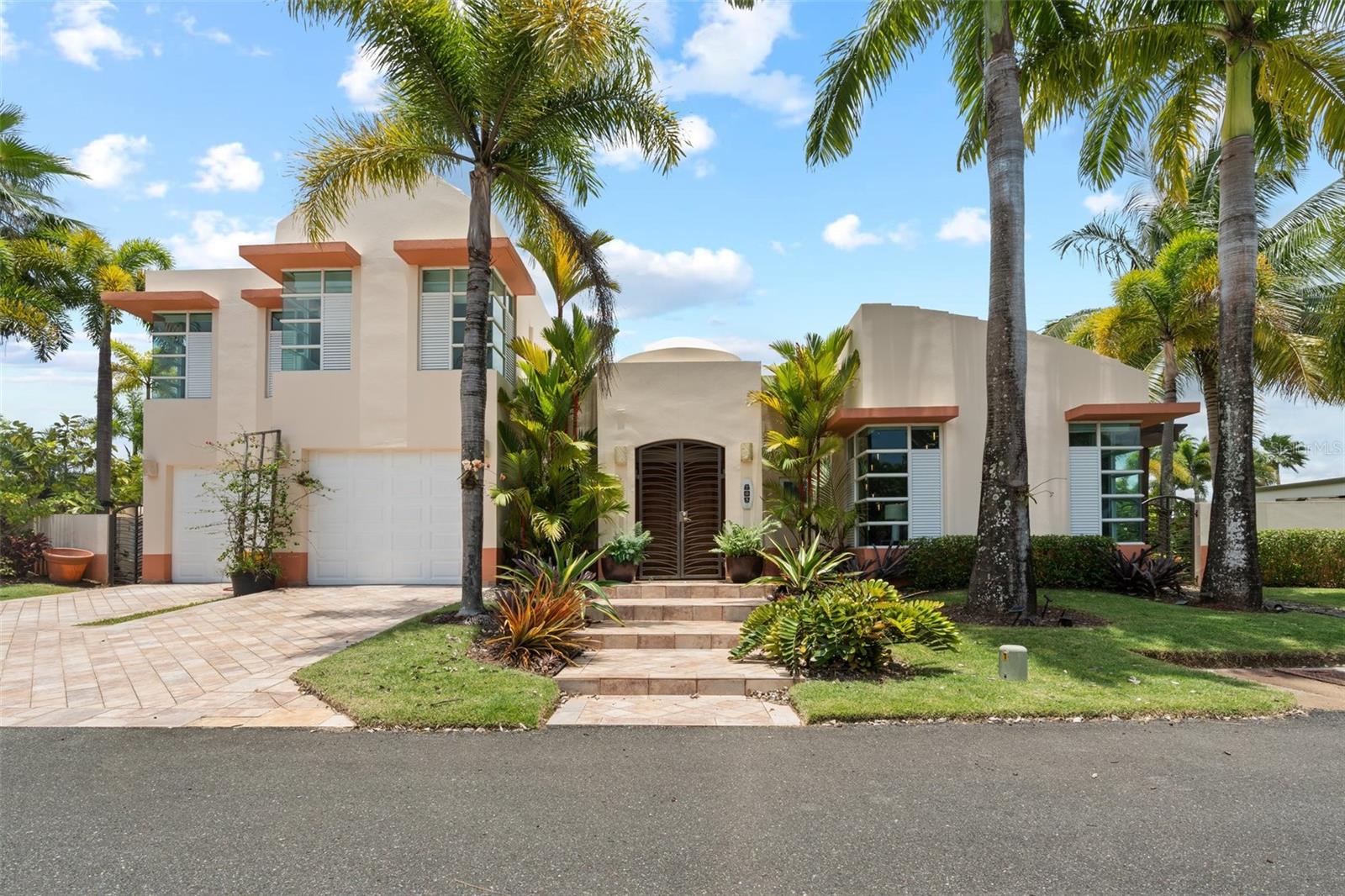 PASEO LAS PALMAS - Residential