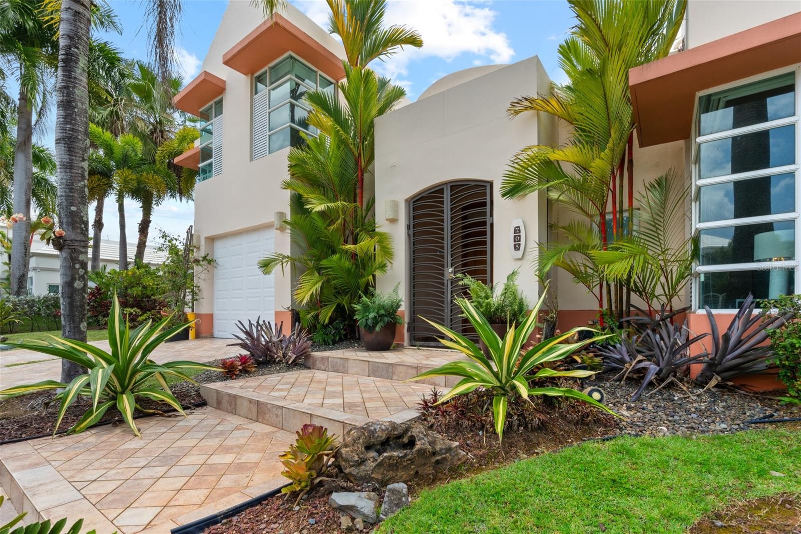 PASEO LAS PALMAS - Residential