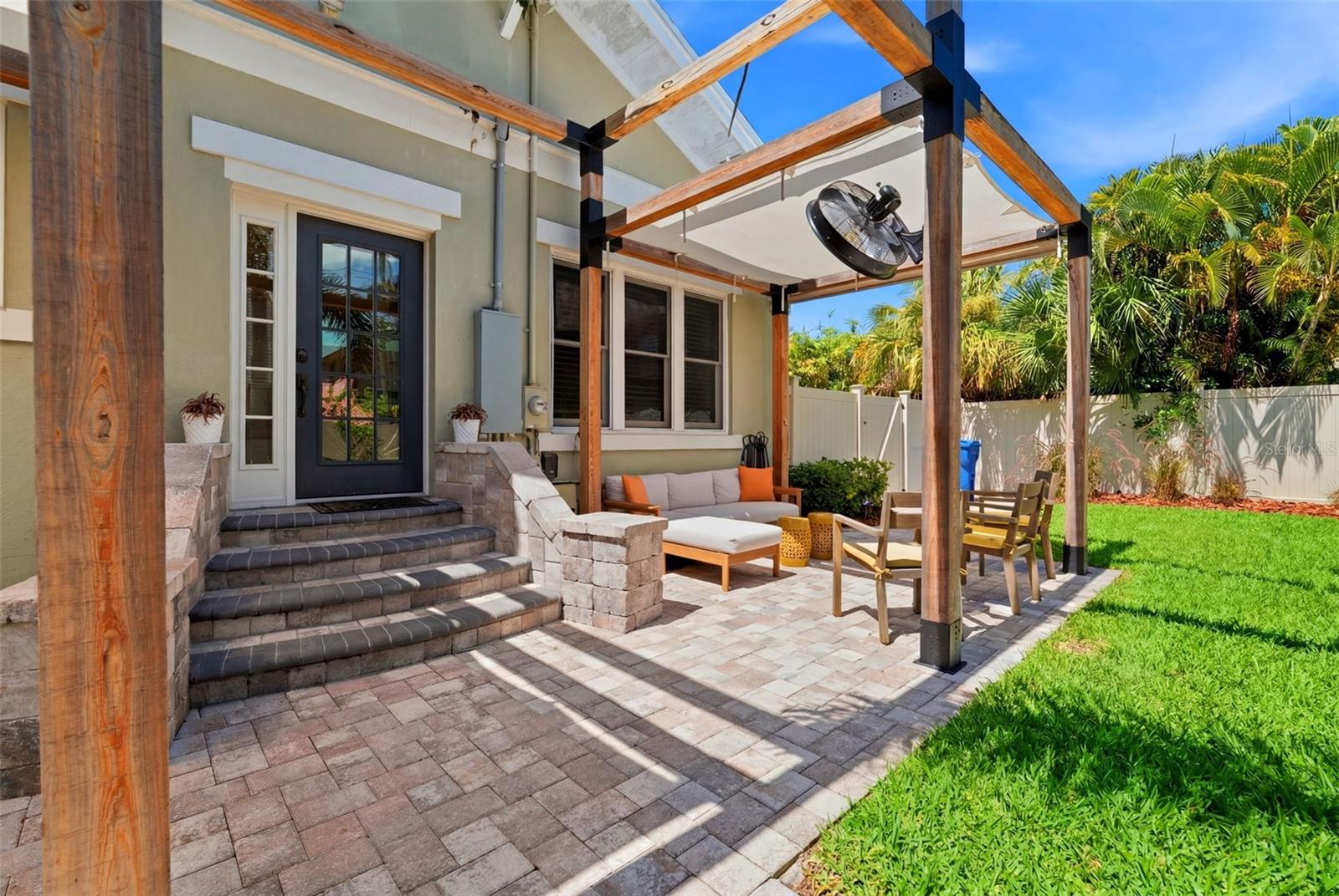 CRESCENT LAKE - Residential
