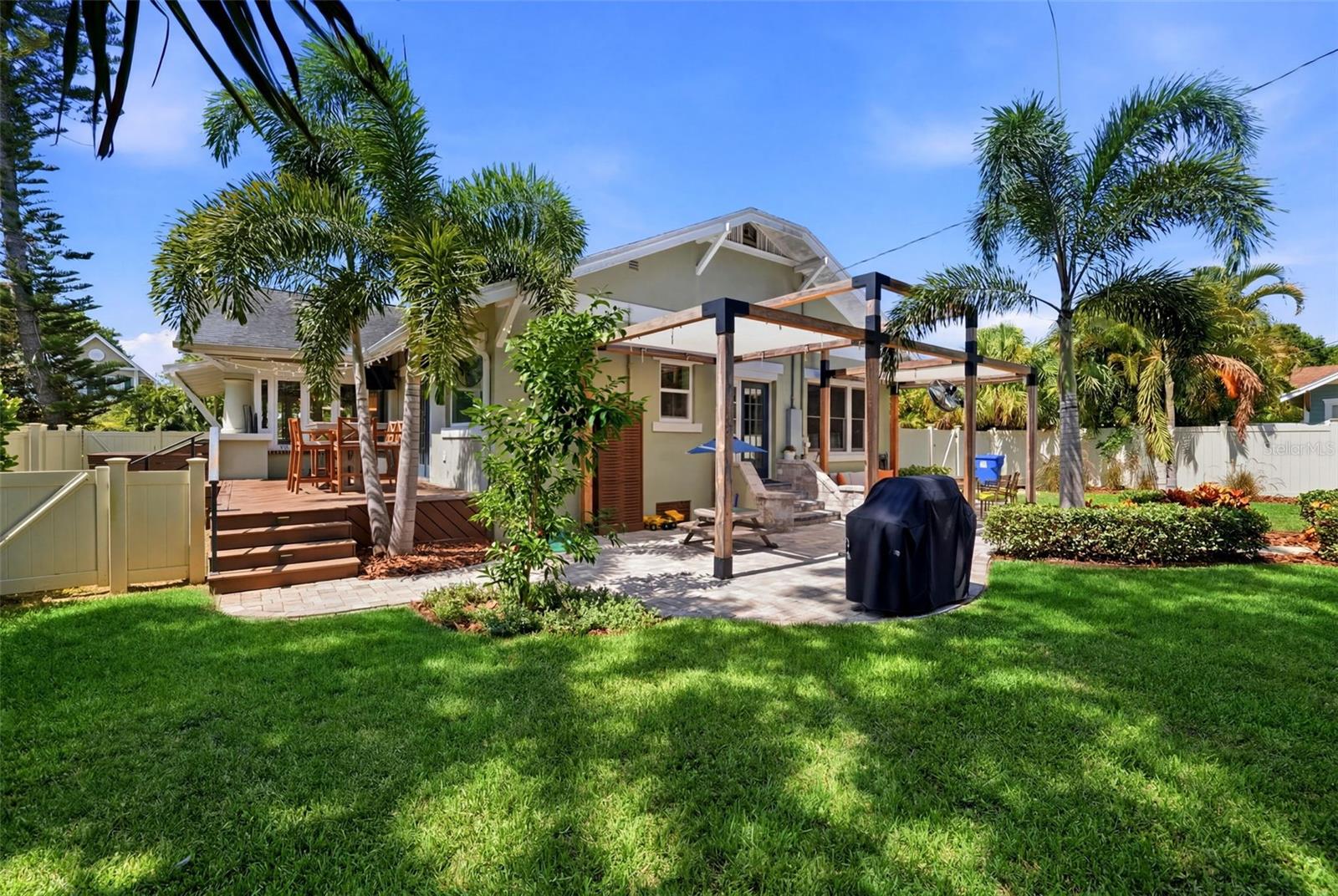CRESCENT LAKE - Residential