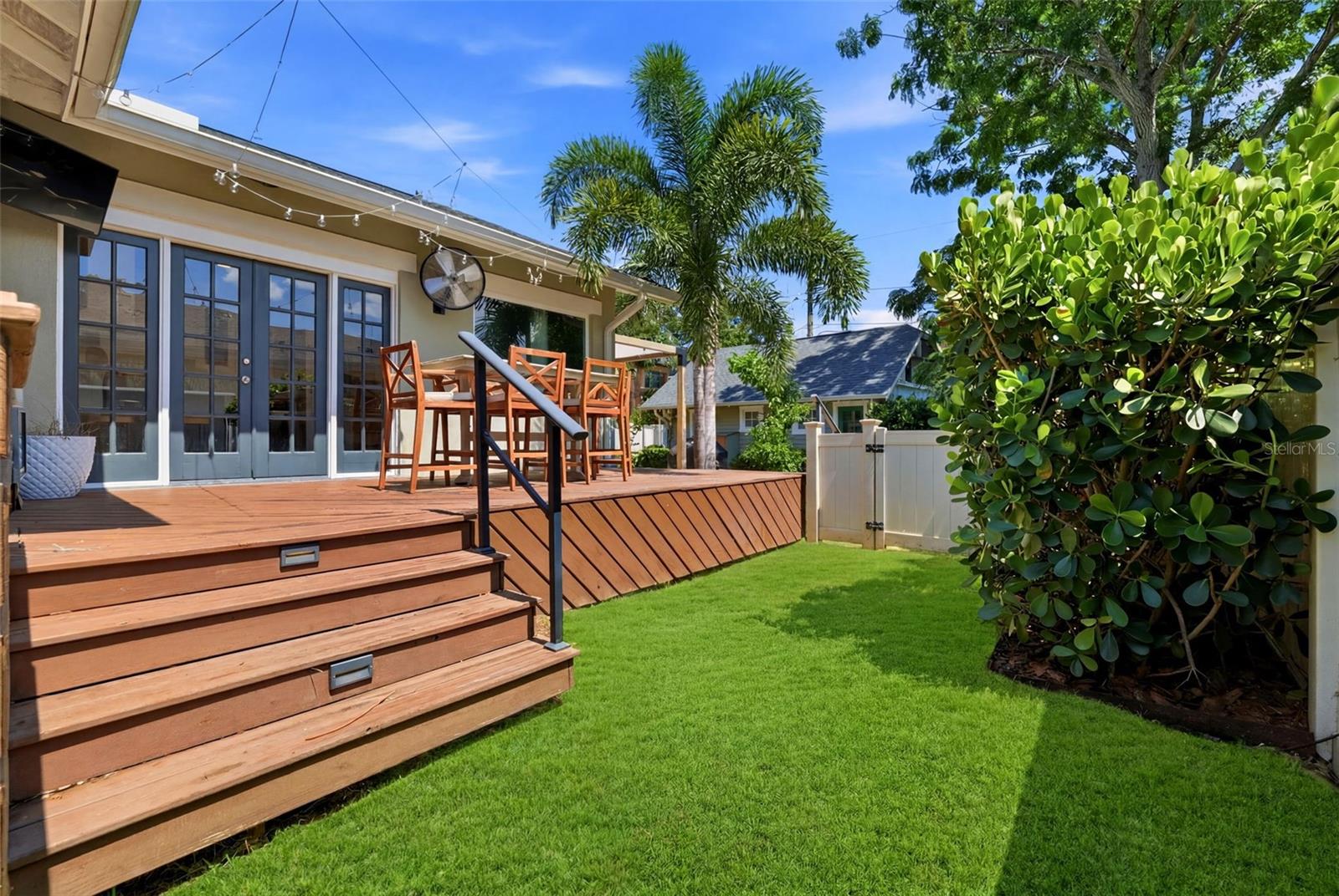CRESCENT LAKE - Residential