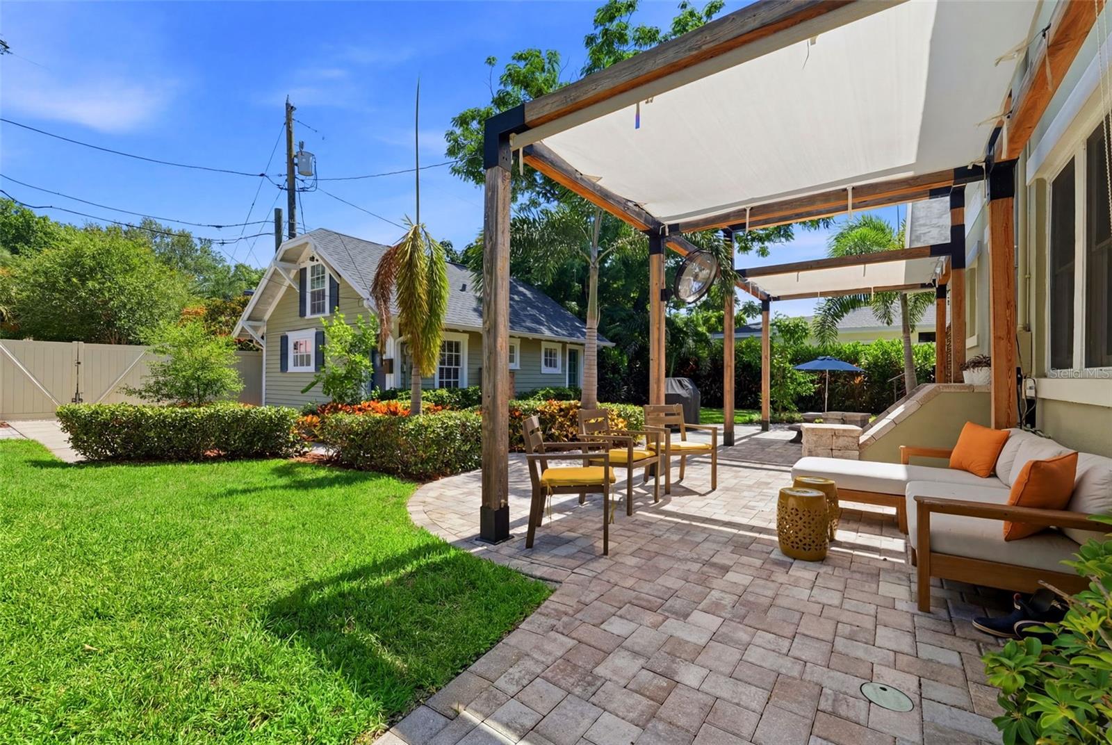 CRESCENT LAKE - Residential
